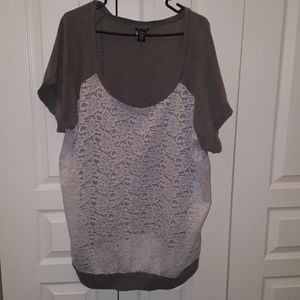 TORRID WHITE LACE FRONT FLOWER PRINT TOP